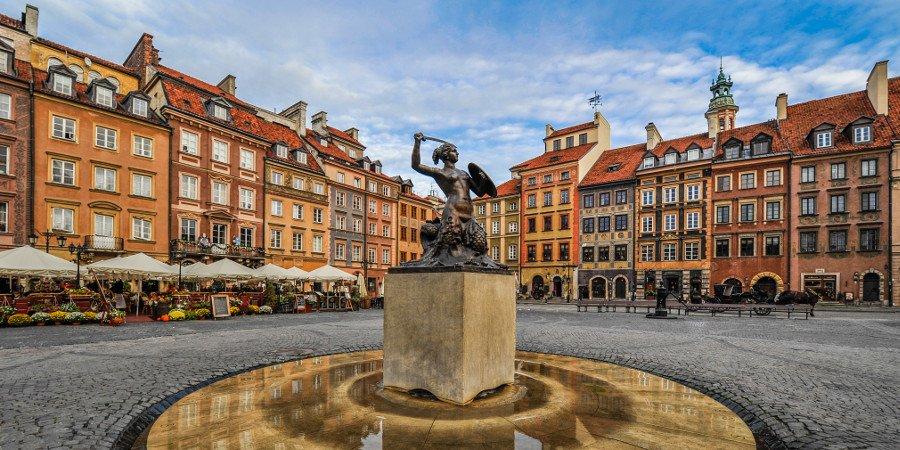 La “sirenetta” nel centro storico di Varsavia